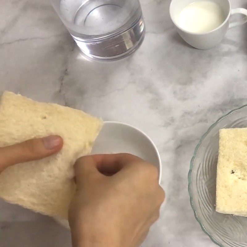Step 1 Prepare the bread for Bread Porridge with Apples