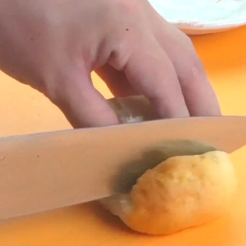 Step 2 Prepare bread for bread milk porridge