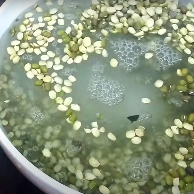Step 1 Prepare the beans and sticky rice Whole Green Bean Sticky Rice