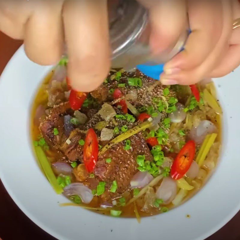 Step 3 Prepare the fish sauce steaming bowl Snakehead fish sauce steamed with pork fat