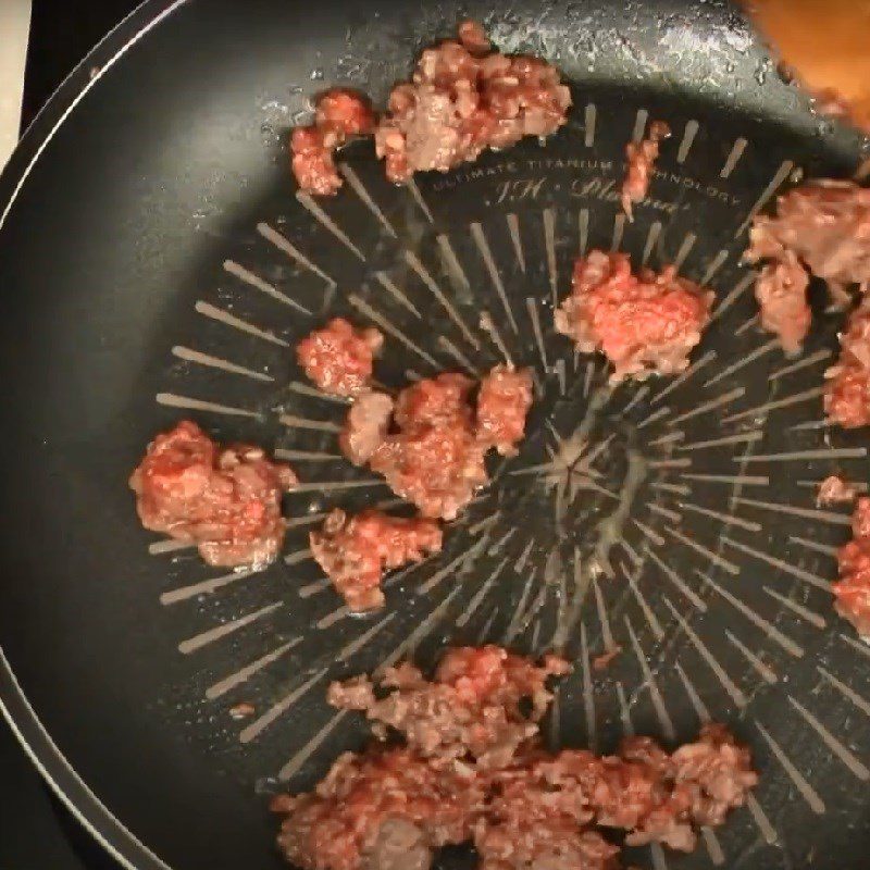 Step 3 Stir-fry the beef Beef Stir-Fried Rice Balls