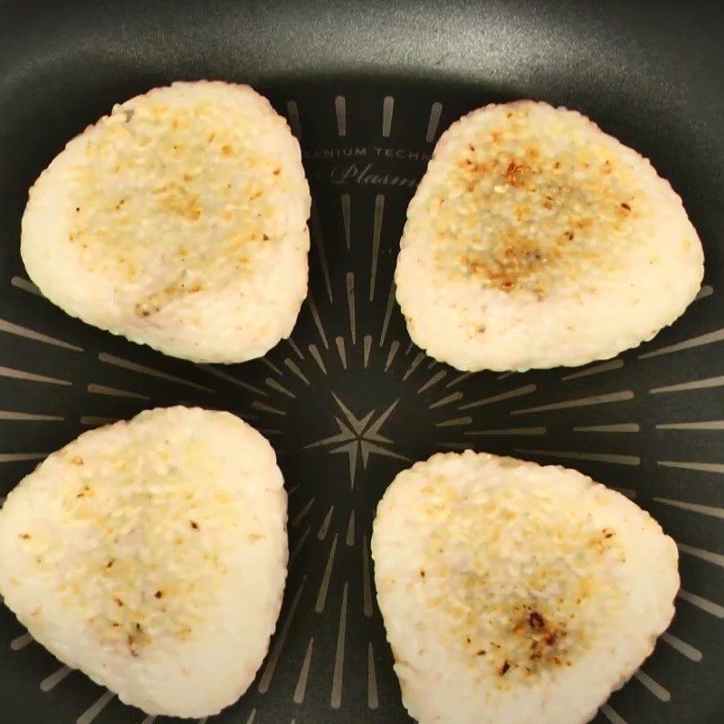 Step 5 Pan-frying rice balls Stir-fried beef rice balls
