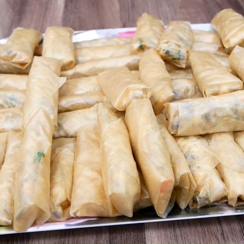 Step 5 Rolling the spring rolls
