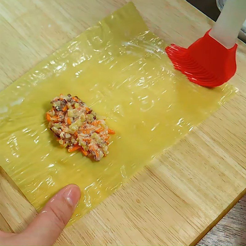 Step 3 Roll the spring rolls for vegetarian spring rolls with tofu skin