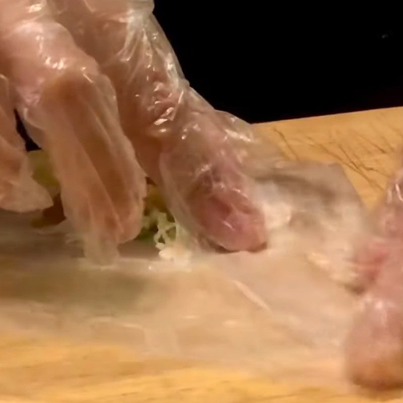 Step 4 Roll the spring rolls Mackerel spring rolls with cassava