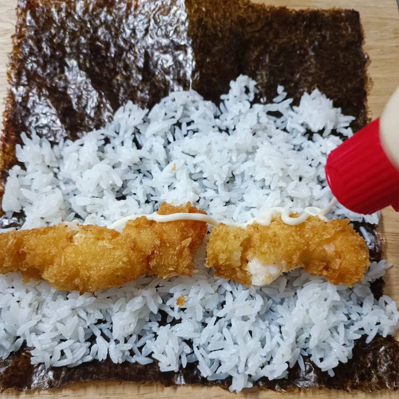 Step 4 Roll the rice Tempura shrimp sushi