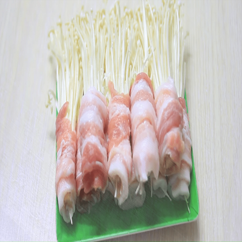Step 3 Roll the pork belly Rolled pork belly with enoki mushrooms