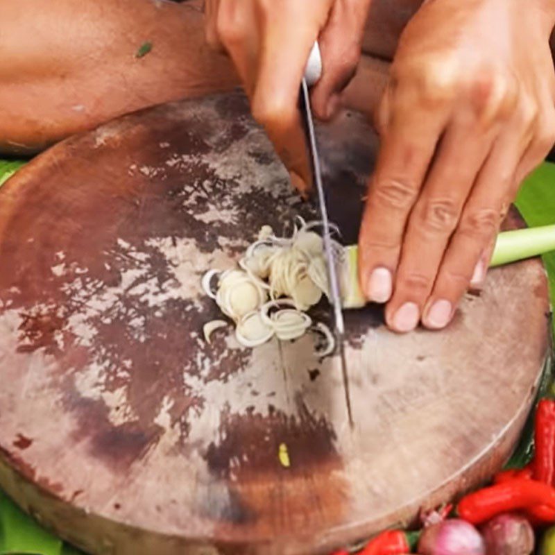 Step 2 Prepare other ingredients for catfish hotpot with fermented rice