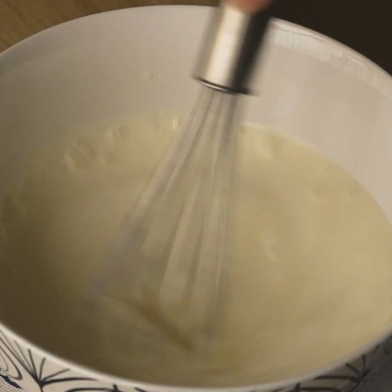 Step 4 Whip the cream Cream cheese strawberry yogurt