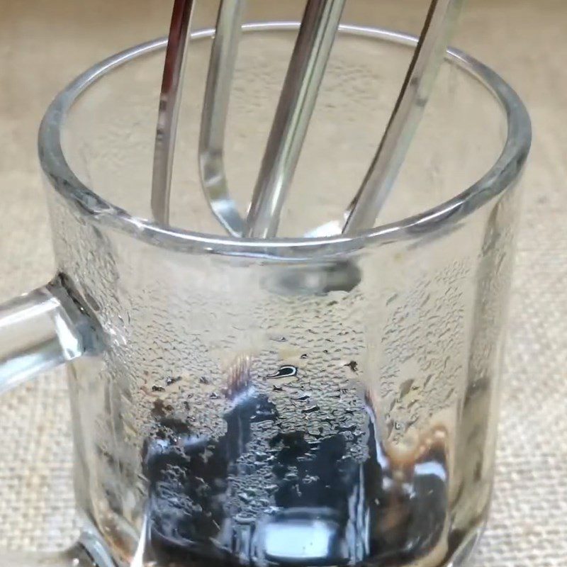 Step 2 Whip coffee Yogurt coffee foam