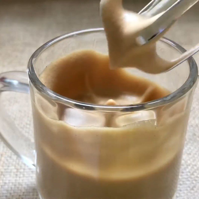 Step 2 Whip coffee Yogurt coffee foam