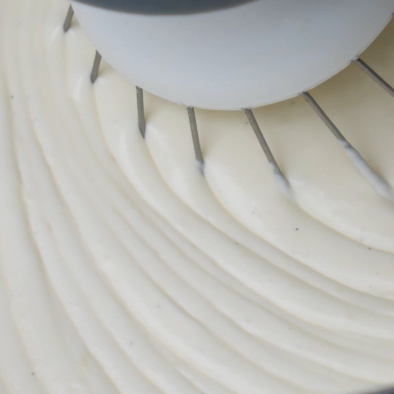 Step 1 Whipping the cream mixture for apple caramel ice cream