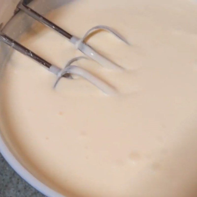Step 3 Whipping the egg milk cream mixture Egg cream (cold cream)