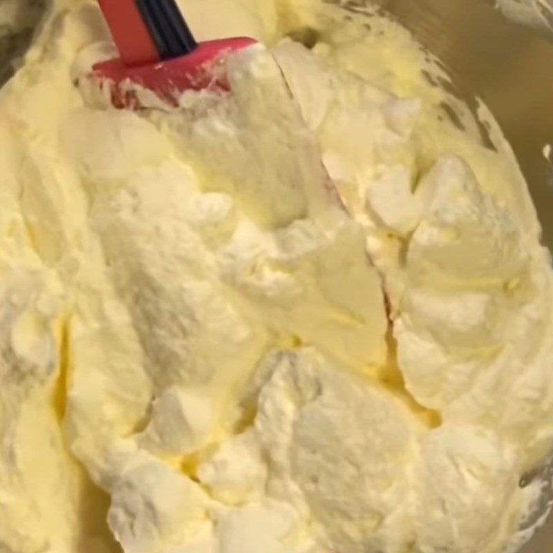 Step 4 Whip the cream Pandan crepe with banana cream filling