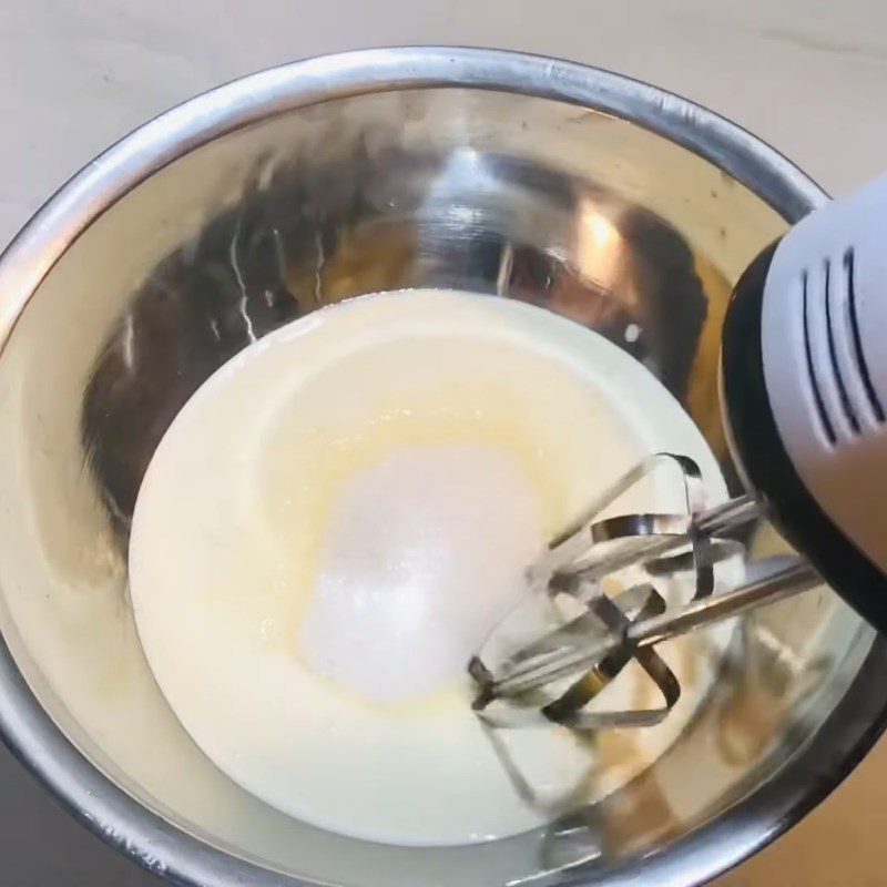 Step 2 Whip the fresh cream Cocoa Ice Cream