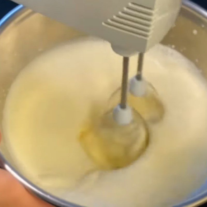 Step 4 Whip the cream Pandan crepe with banana cream filling