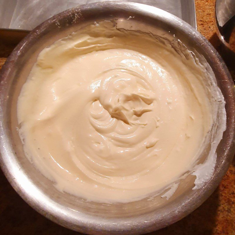 Step 1 Whip the eggs for Sponge Cake with Shrimp Sauce
