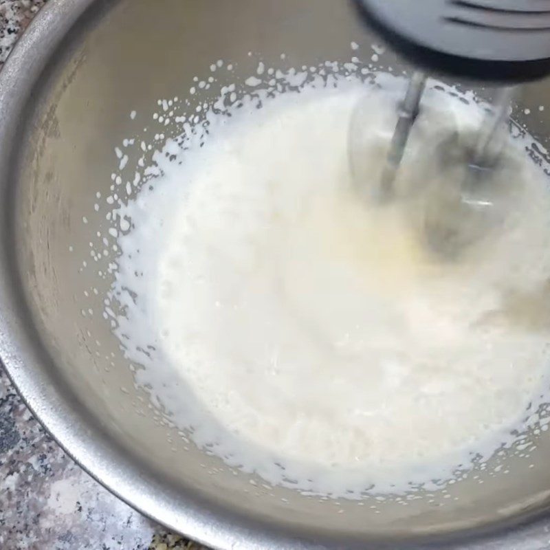 Step 3 Whipping the cream Coconut ice cream