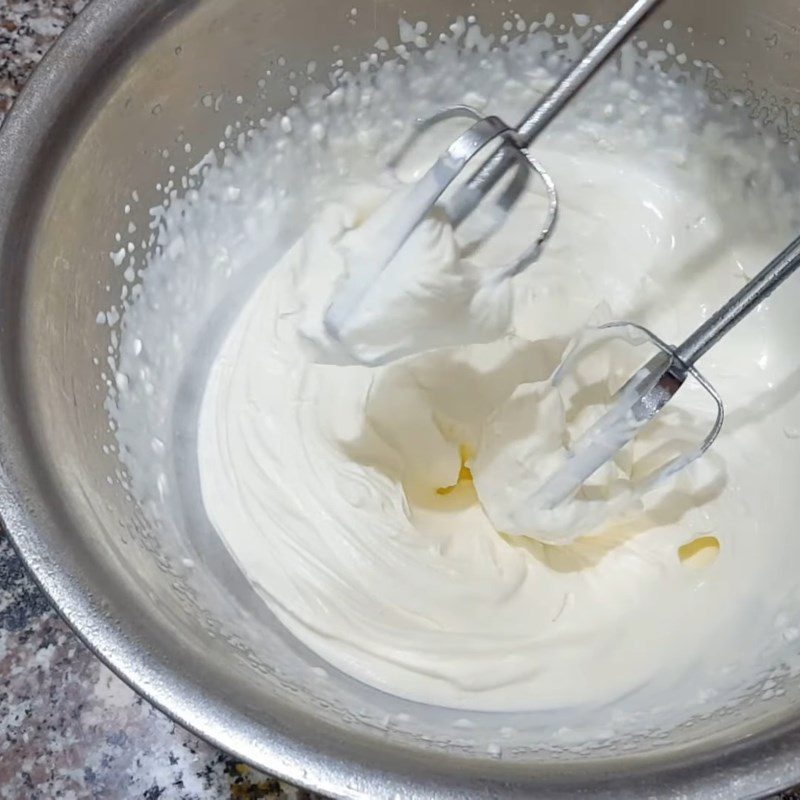 Step 3 Whipping the cream Coconut ice cream