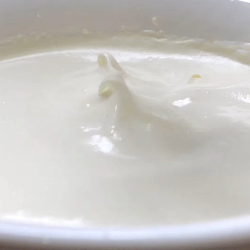 Step 3 Whip the whipping cream Durian butter