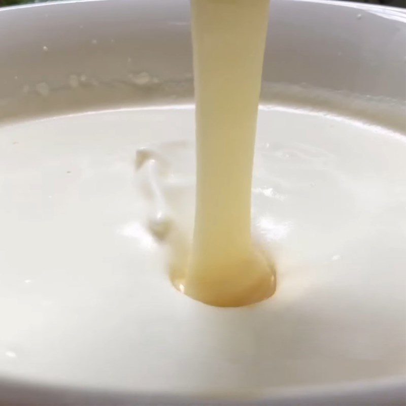 Step 3 Whip the cream Avocado durian ice cream