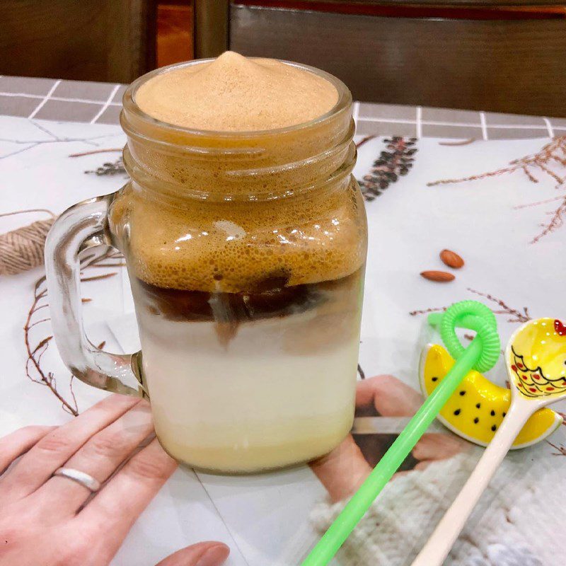 Step 2 Making bạc xỉu Bạc xỉu from instant coffee (recipe shared by a user)