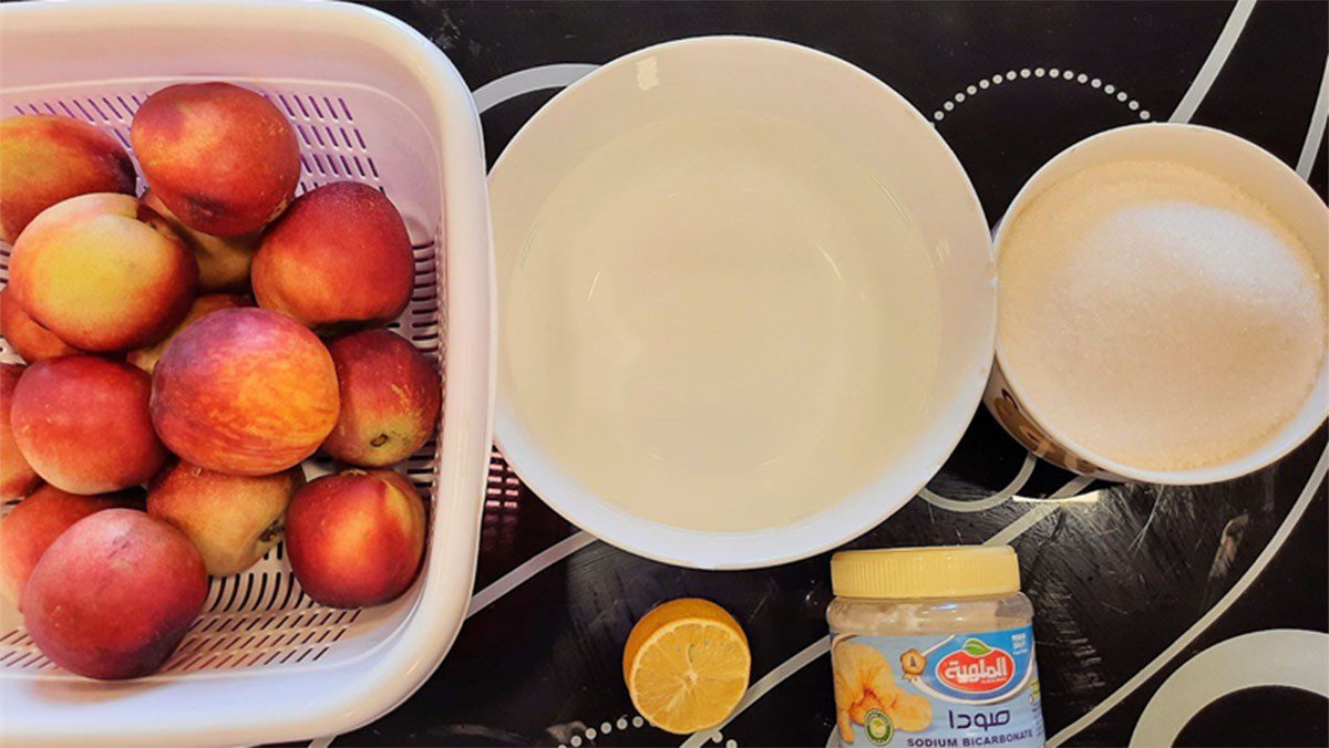 Ingredients for the dish 3 ways to make soaked peaches