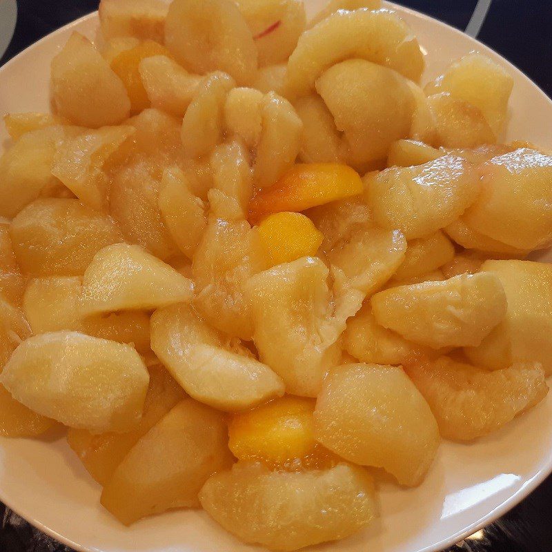 Step 3 Cooking peaches and peach syrup (recipe shared by user)