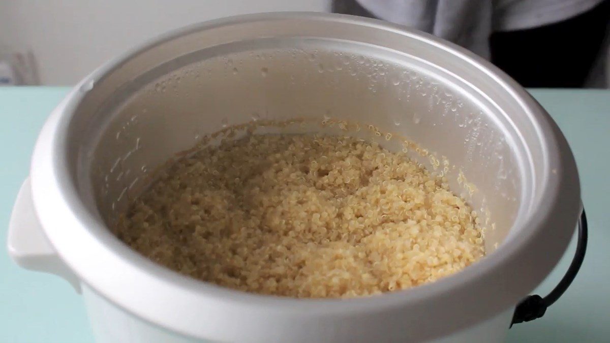 2 Easy Ways to Cook Quinoa (Buckwheat) with a Convenient Rice Cooker for Health Benefits 2 Quinoa cooked with a rice cooker