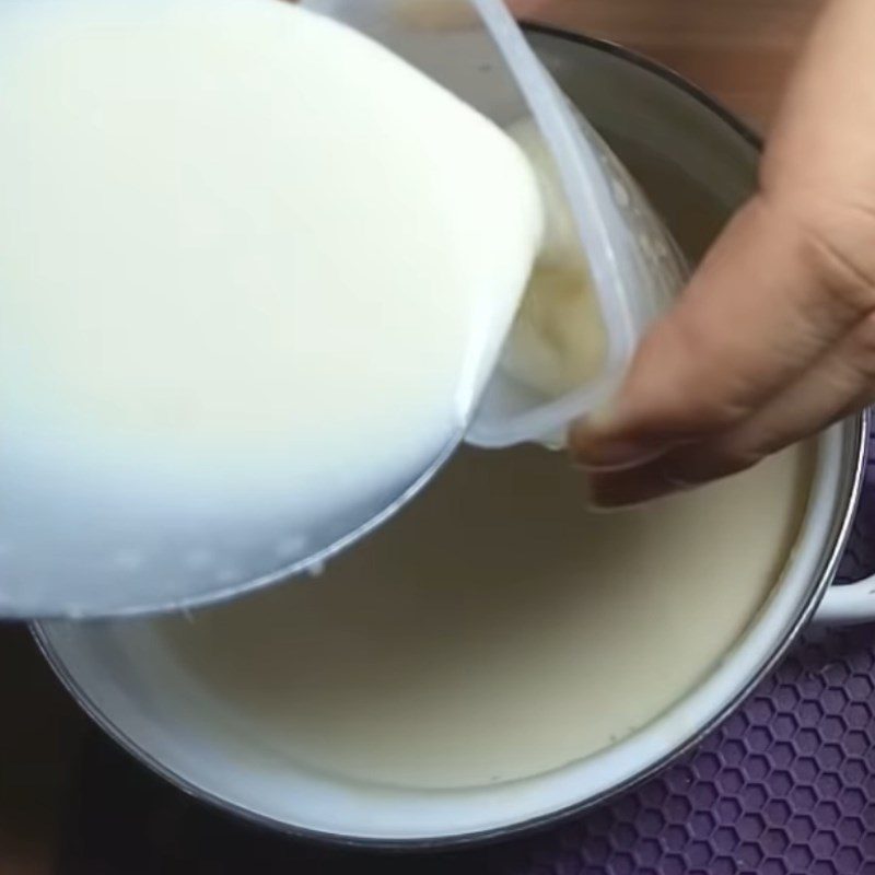 Step 4 Pouring into molds Coconut milk mung bean ice cream