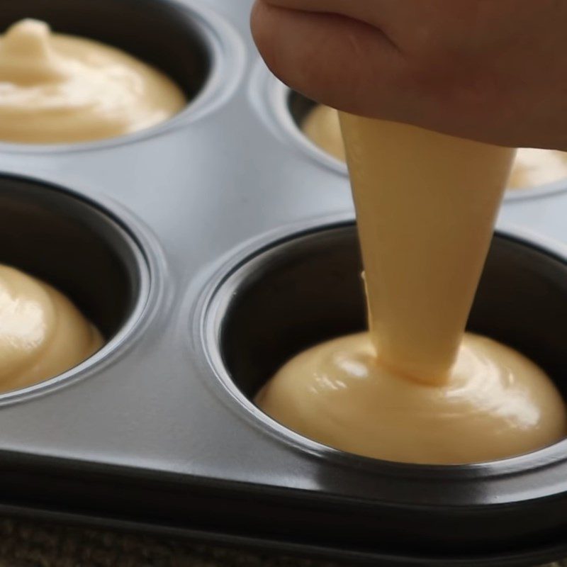 Step 4 Pouring the mold Cheese cream muffin