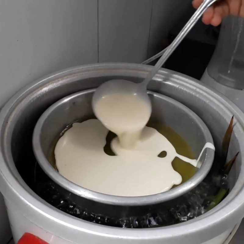 Step 5 Pouring the mold and steaming the cake Pork skin cake using a rice cooker