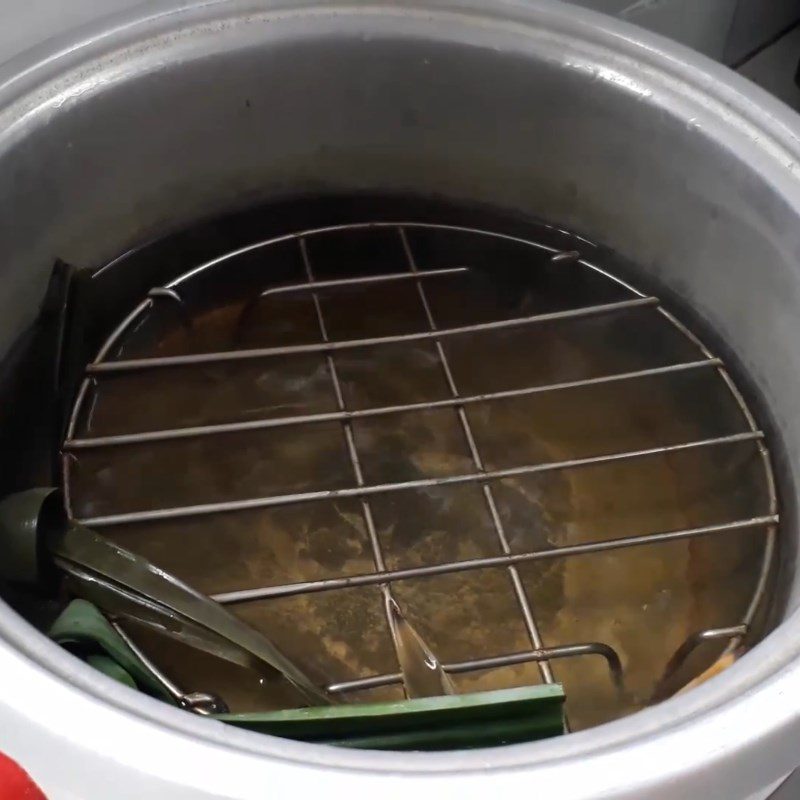 Step 5 Pouring the mold and steaming the cake Pork skin cake using a rice cooker