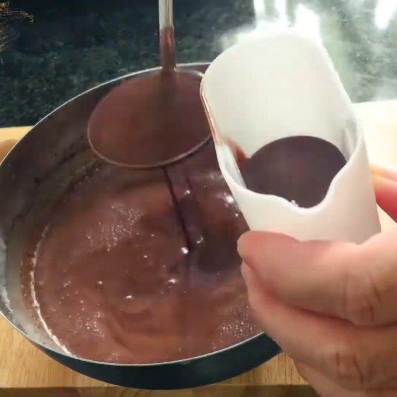 Step 3 Molding and freezing Coconut milk cocoa ice cream without machine