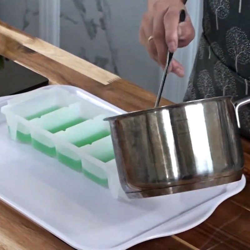 Step 2 Pour into molds and set the jelly for mint milk tea