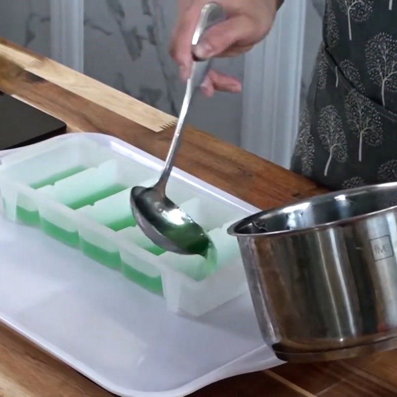 Step 2 Pour into molds and set the jelly for mint milk tea