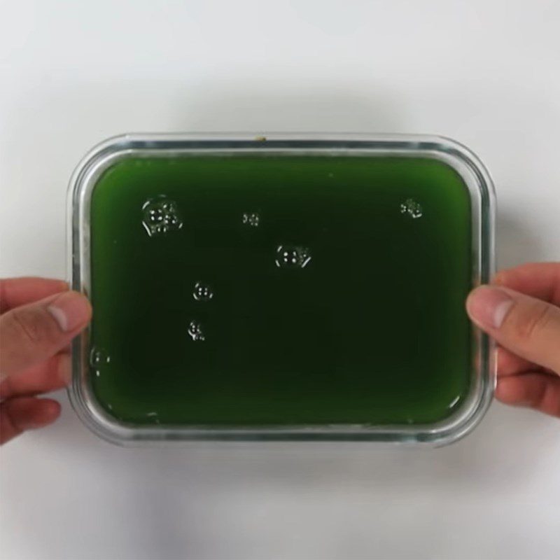 Step 2 Pour into molds and freeze matcha jelly Thai milk tea matcha jelly