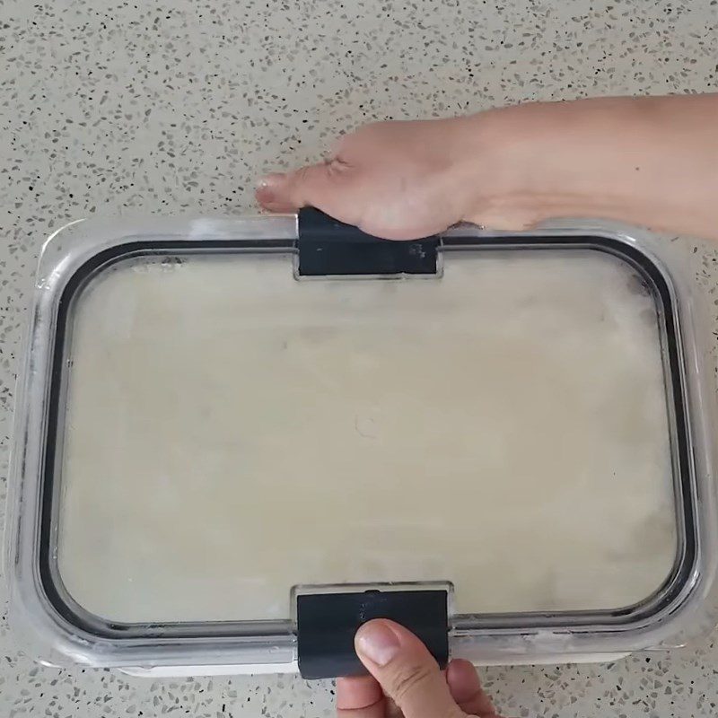 Step 3 Pouring into the mold and cooling Strawberry cheese cream