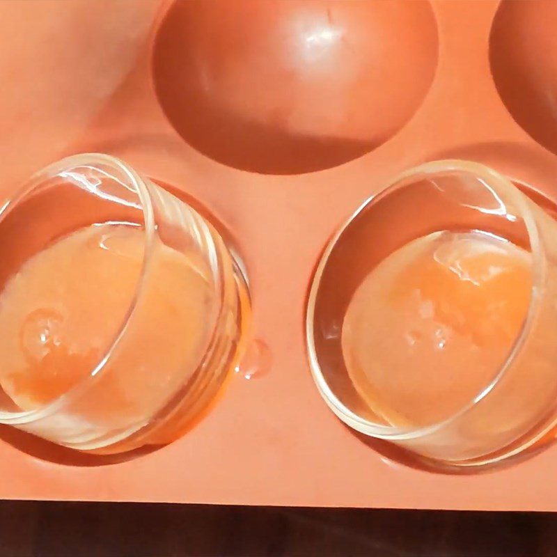Step 3 Pour into mold and chill the cake for the first time Panna cotta plum