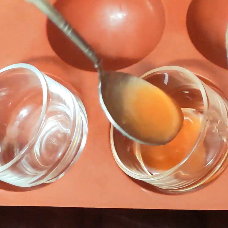 Step 3 Pour into mold and chill the cake for the first time Panna cotta plums