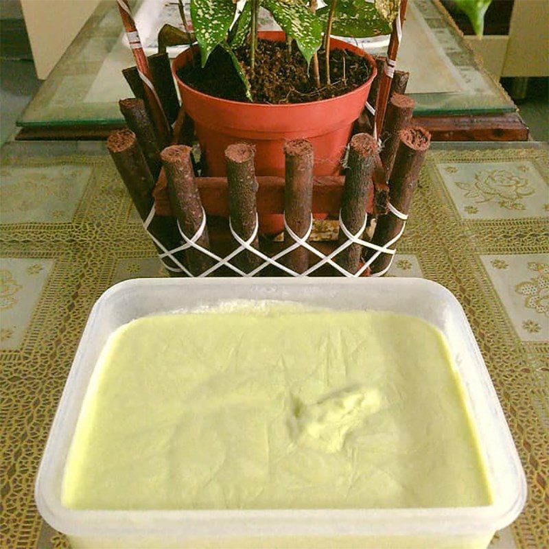 Step 3 Pour into molds and chill Avocado ice cream (recipe shared by a user)