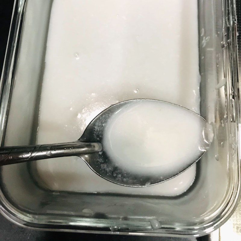 Step 3 Pour the jelly into the mold Coconut milk jelly