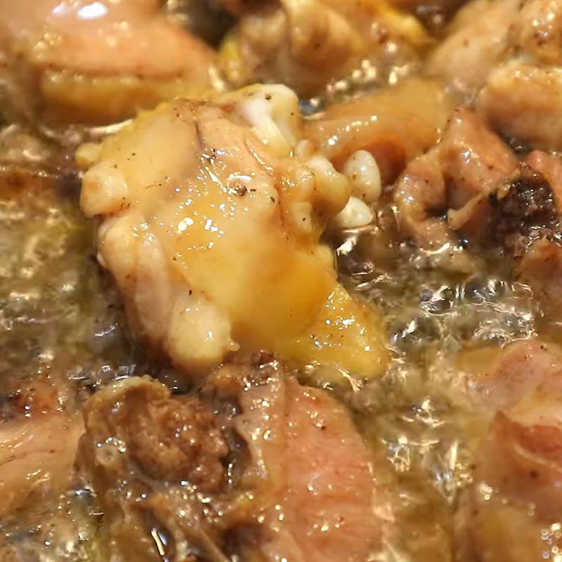 Step 4 Sauté the chicken and cucumber stir-fried chicken