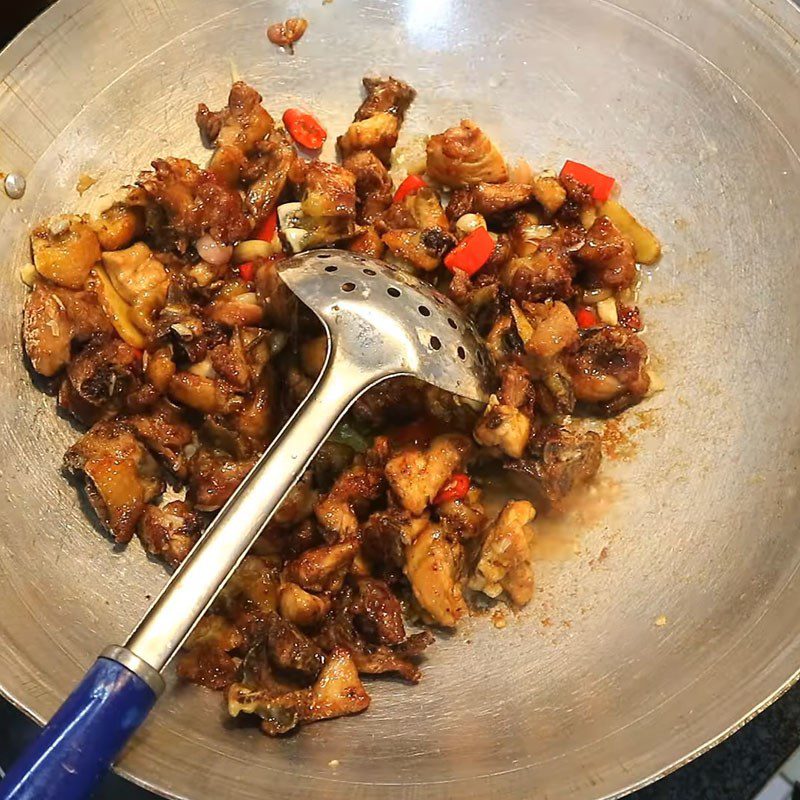 Step 5 Stir-fry cucumber with chicken Cucumber stir-fried chicken
