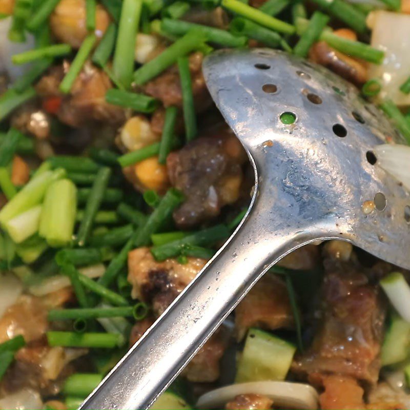 Step 5 Stir-fry cucumber with chicken Cucumber stir-fried chicken