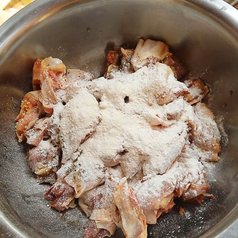 Step 2 Marinate the chicken with spices for Stir-fried Cucumber with Chicken
