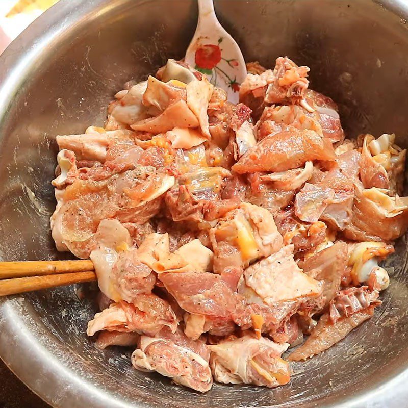 Step 2 Marinate the chicken with spices for Stir-fried Cucumber with Chicken