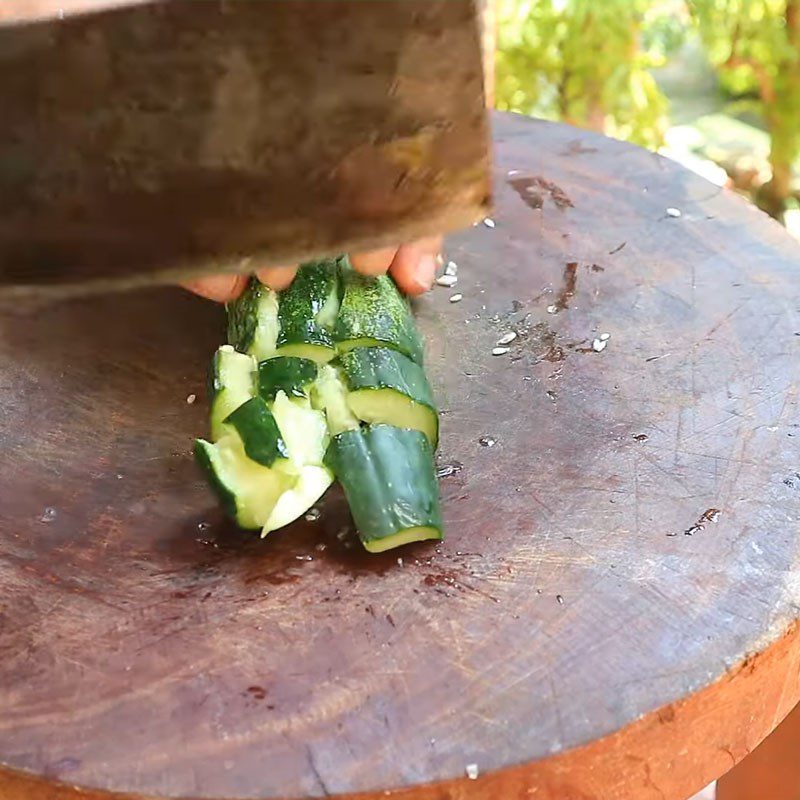 Step 3 Prepare other ingredients Cucumber stir-fried with chicken