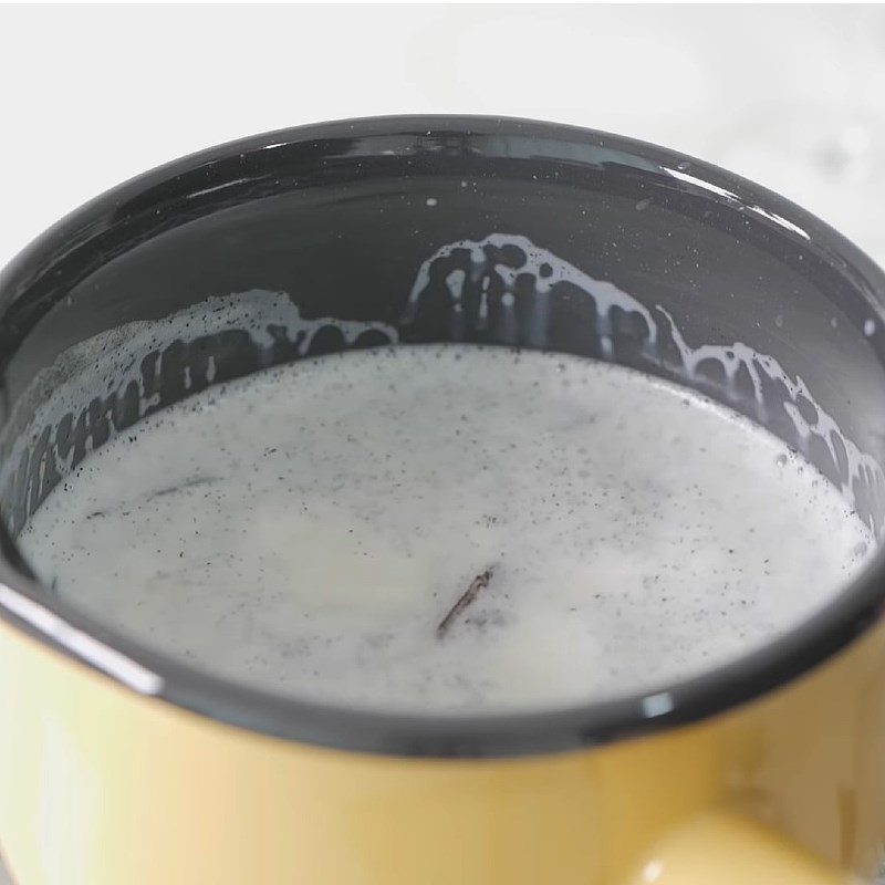 Step 2 Heat the milk mixture and pour into molds Mango sauce Panna cotta
