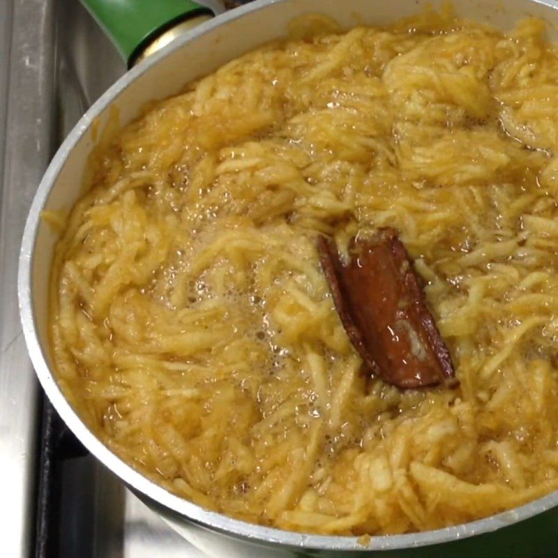 Step 3 Cook the soaked apple and sugar mixture